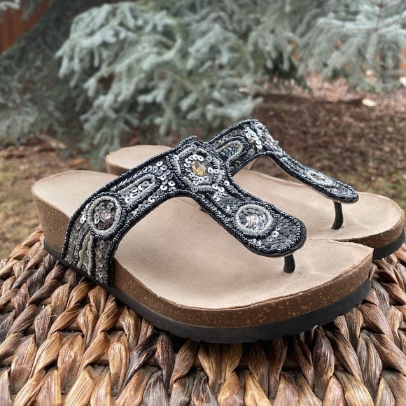 Beautiful Sequin and beaded black gray & Silver platform wedge thong toe sandals - Picture 5 of 10